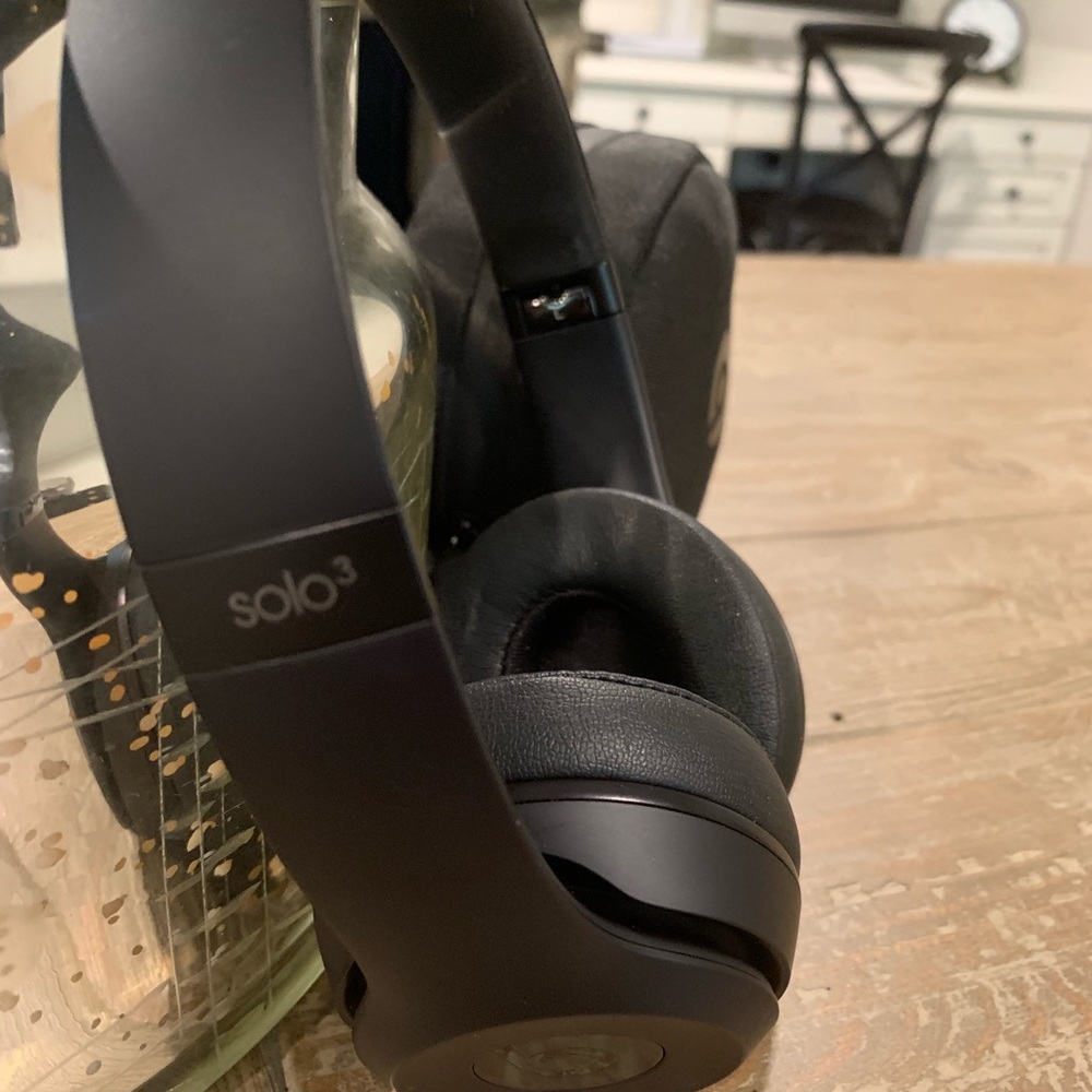 ❌SOLD❌Apple Beats Solo 3 Wireless Headphones Dr - Picture 4 of 8